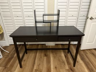 Black Desk 
