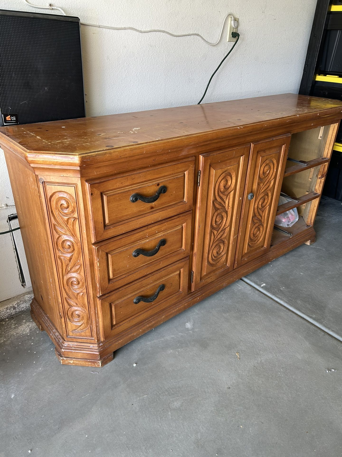 Dresser