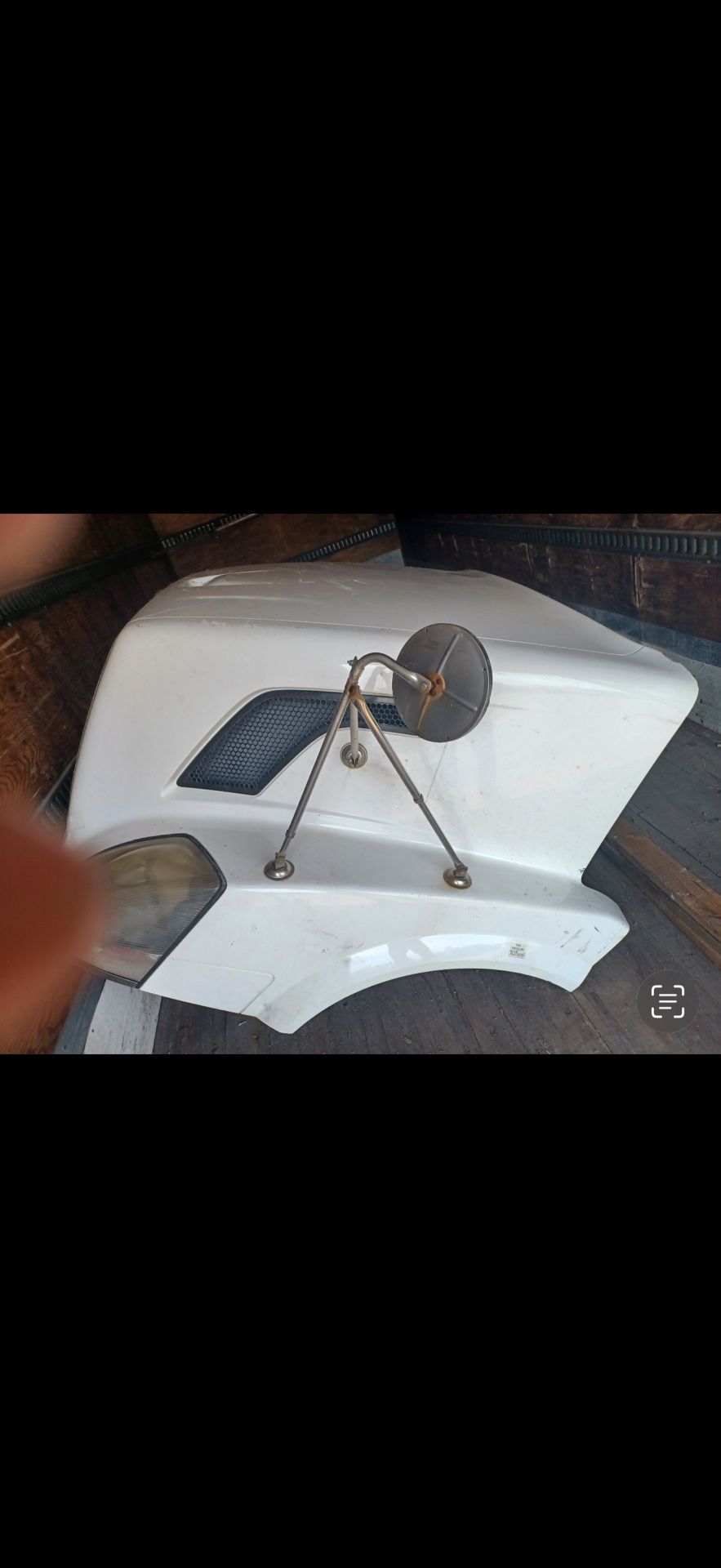 Volvo 2011 VNL Hood