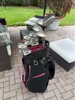 Ladies Wilson pro staff golf club set with Callaway driver. And golf bag right handed