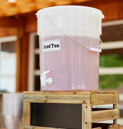 6 gallon beverage dispenser/ cambro brand