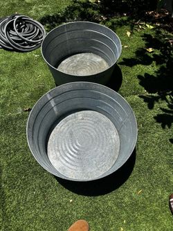 Metal tub