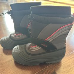 Snow Boots. New! Size 6M
