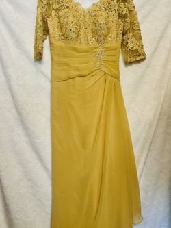 FANCY LONG GOWN WITH APPLIQUÉ! 