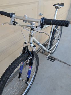 Giant Mtn Bike 24 Speed