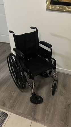 ACCESS POINT MEDICAL AXS-4Lite 18x16 Desk Height Flip SA Wheelchair