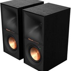 Klipsch Reference R-40PM Powered Bookshelf Speakers - 90-Degree x 90-Degree Tractrix Horn - Linear Travel Suspension - Sleek, Modern Appearance