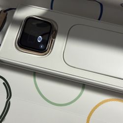 Apple Watch Series SE (2022, Gold, Starlight) 