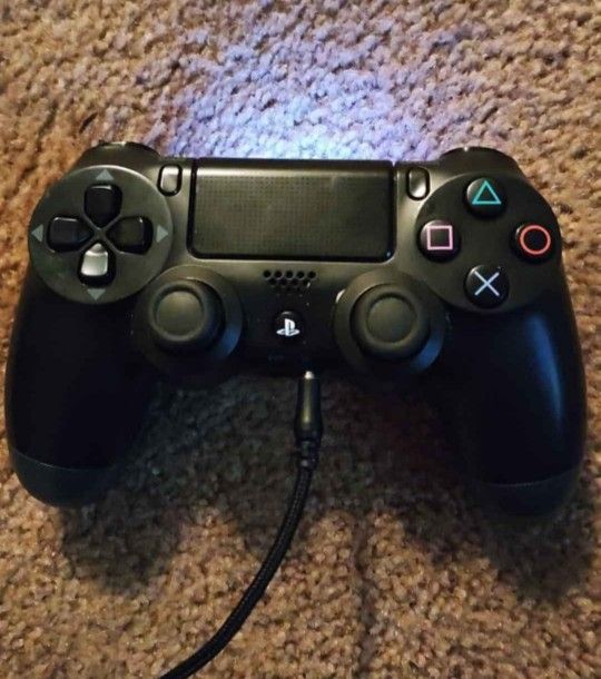 PS4 Controller (Like New )