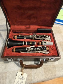 Buffet Crampon Buffet E11 Wood Clarinet with metronome