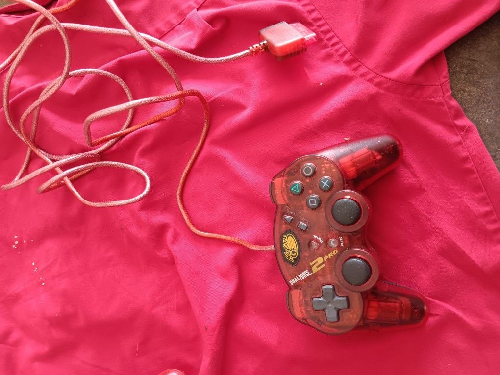 Ps1 Ps2 Controllers  In Great Condition 