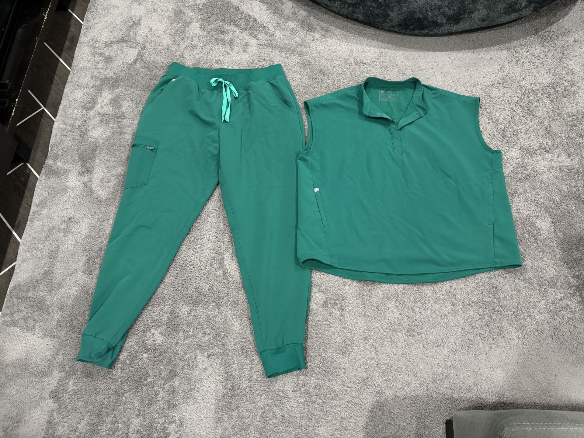 Large FIGS Hunter Green Scrub Set