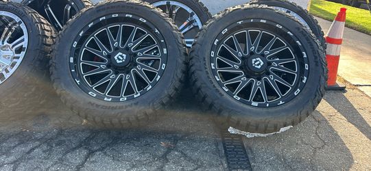 WHEELS TIS (544) 22x10 CHEVY HD GMC DENALI