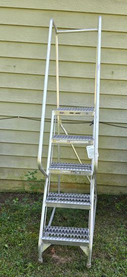 Tri-Arc 5-Step Aluminum Rolling Safety Ladder with Ribbed Tread, 16" Wide Steps, and 14" Deep Top Step WLAR105164 - 350 lb. Capacity