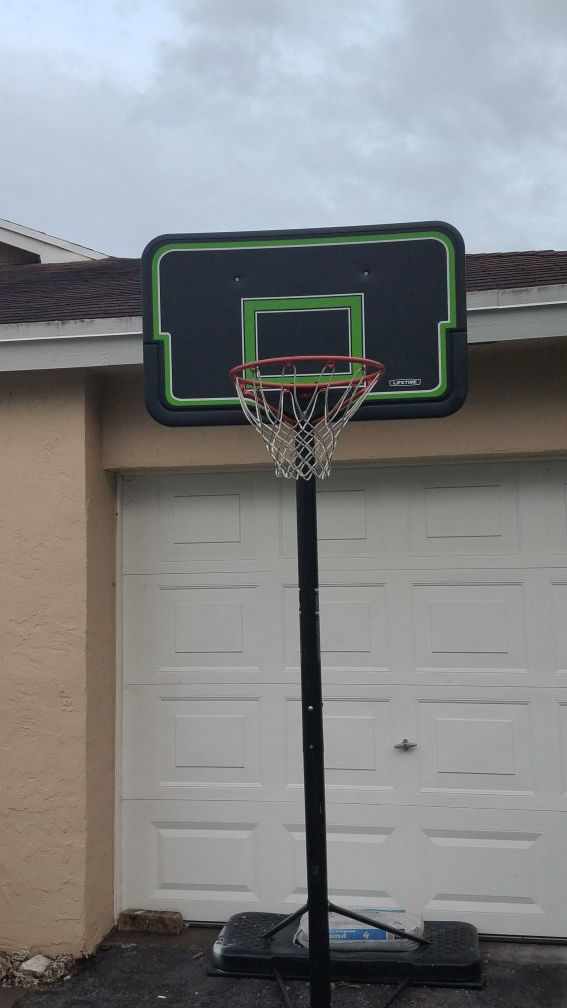 Basketball Hoop - LIFETIME