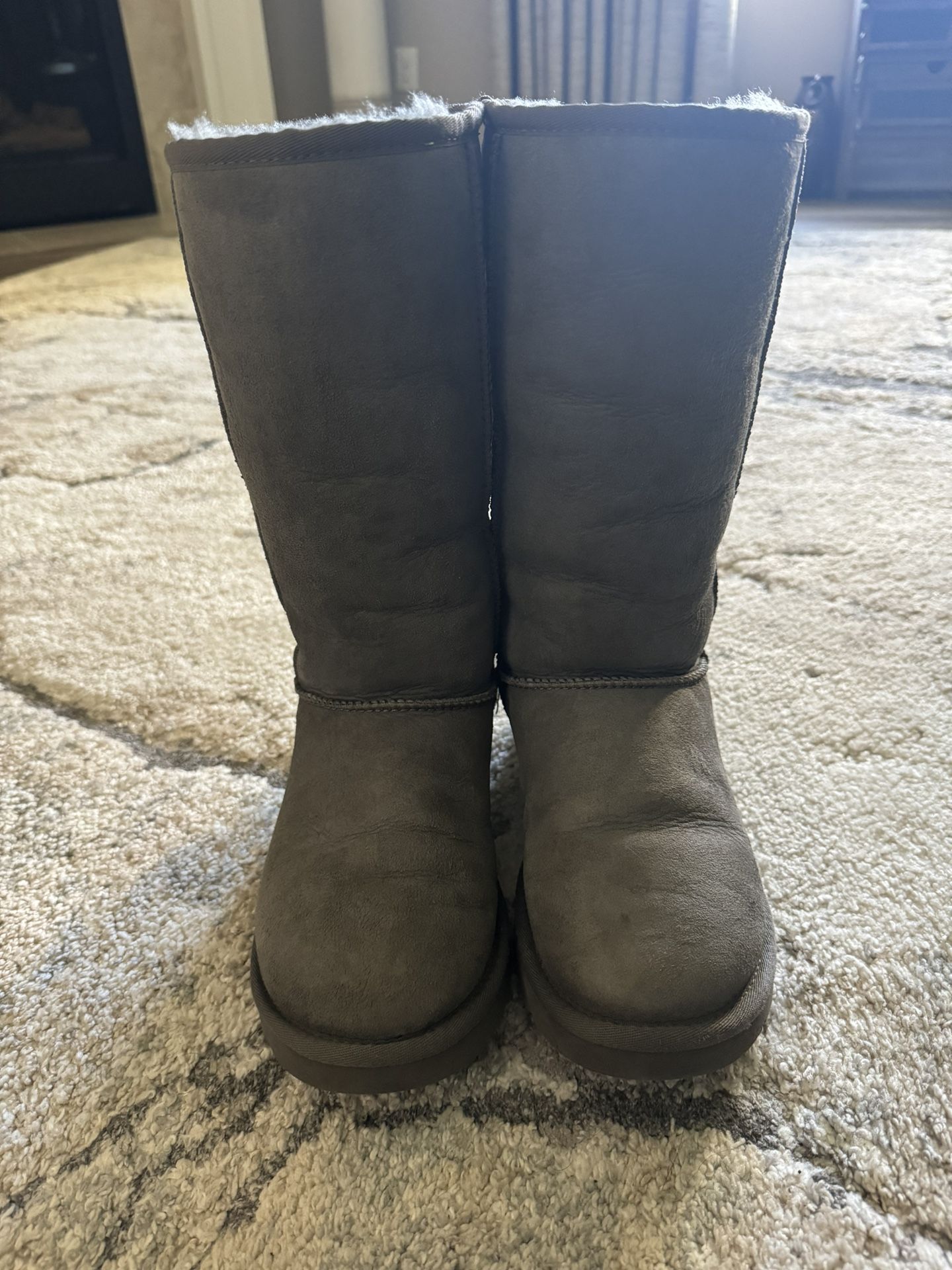 UGG Size 6 Boots 