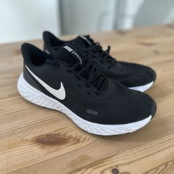 Nike Revolution Sneakers 