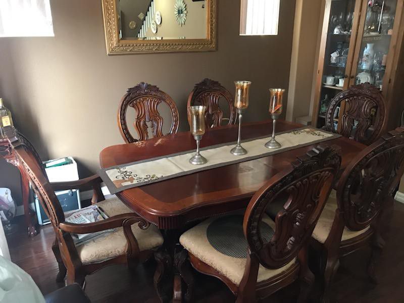 Antique Beautiful dining room table, 6 chairs with extensio for 8 persons