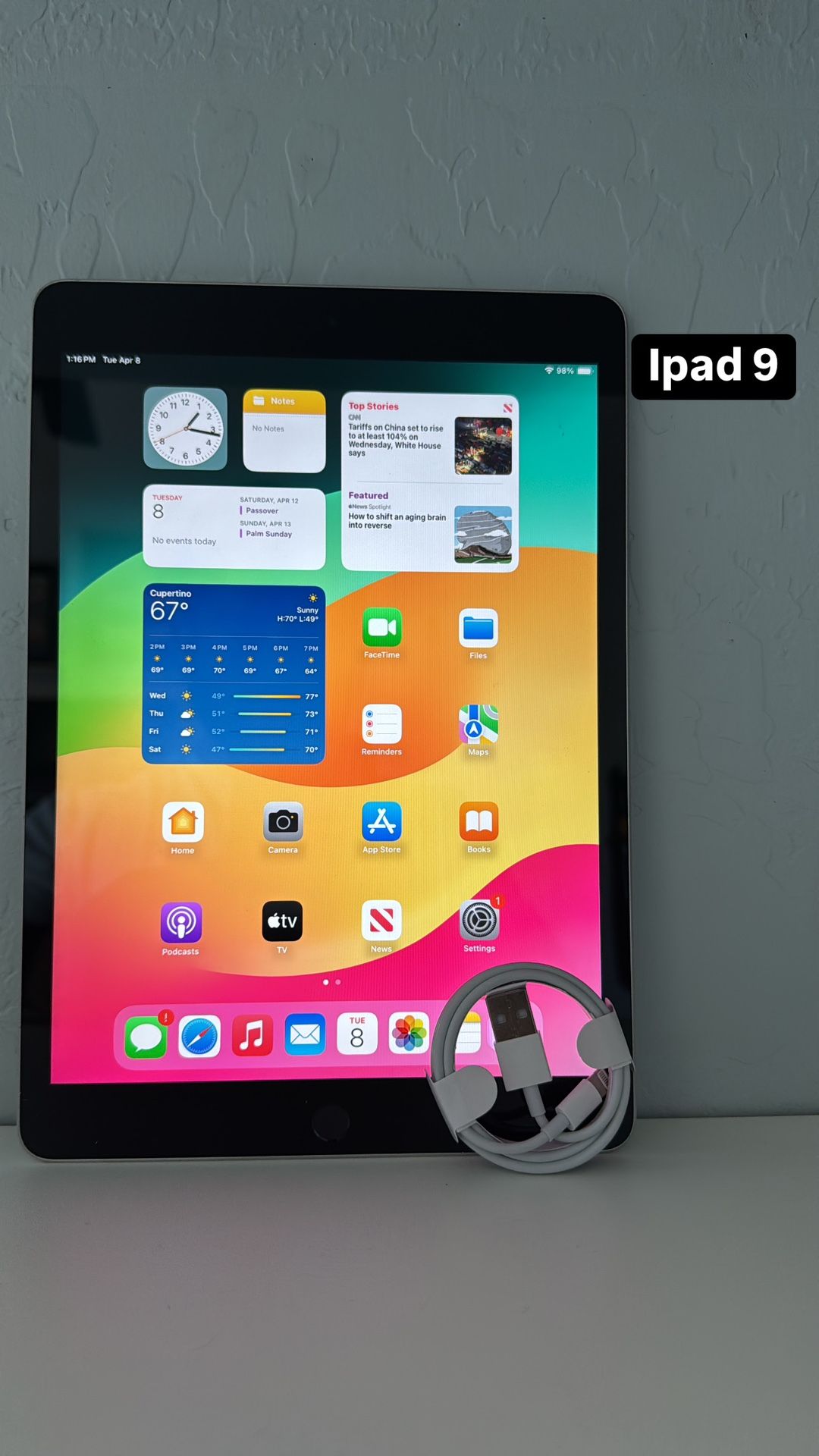 iPad 9th Gen 10.2! Like New And Unlocked!