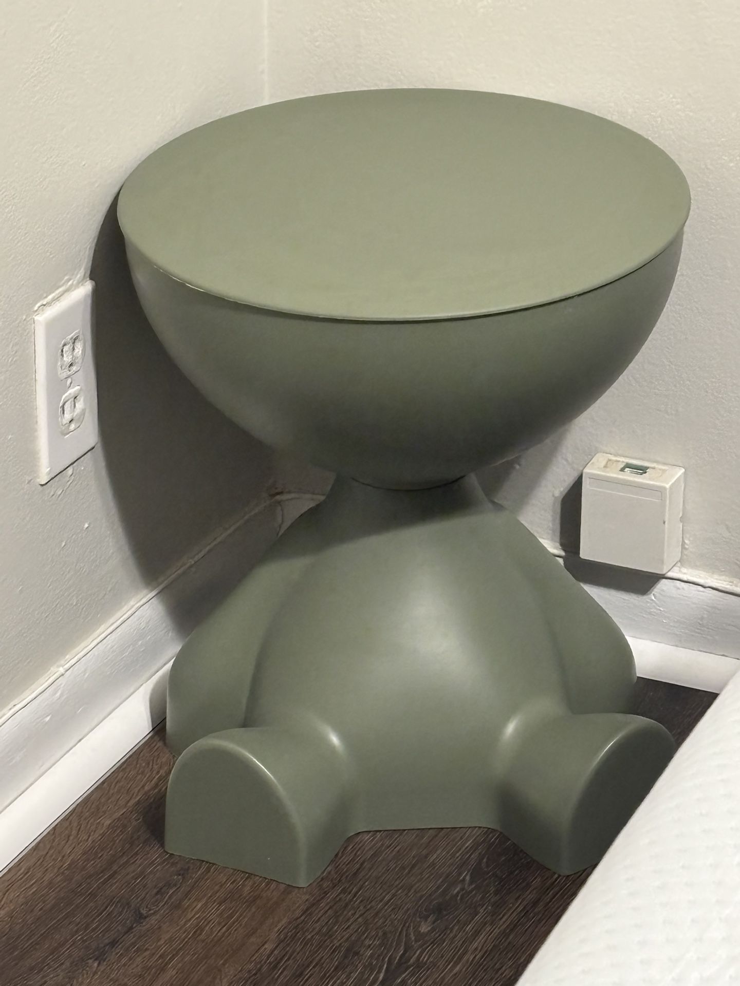 Bear Side Table (plastic)