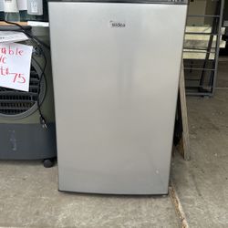 Mini Fridge (4.4 cu. ft.) Like New