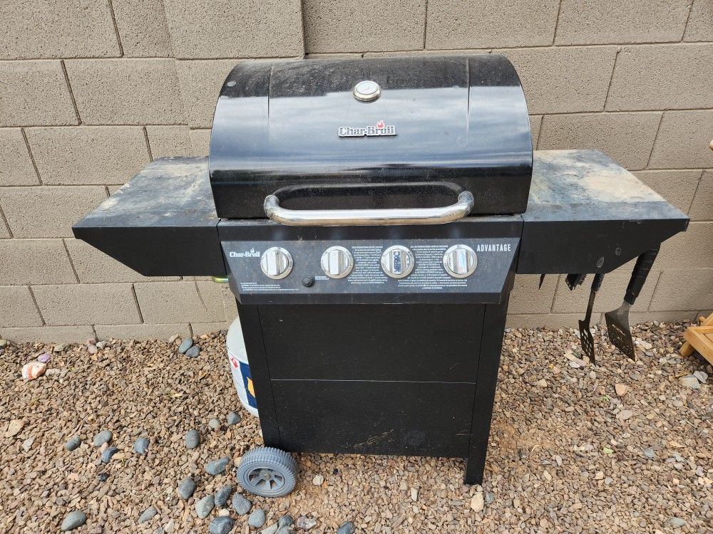 Char-Broil Advantage Series Black 4-Burner Liquid Propane Gas Grill