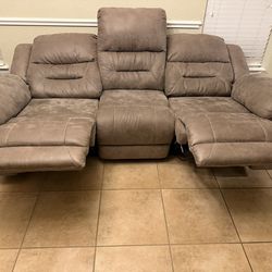 (2) Manual recliners Chairs