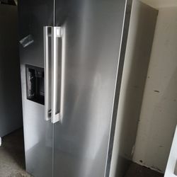 NEW !! LG THINQ STAINLESS STEEL SIDE BY SIDE REFRIGERATOR/ ICE AND WATER DISPENSER 