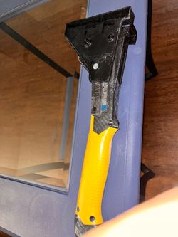 Hammer tacker