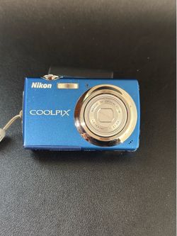 Nikon Coolpix S220 Digital Camera 10mp