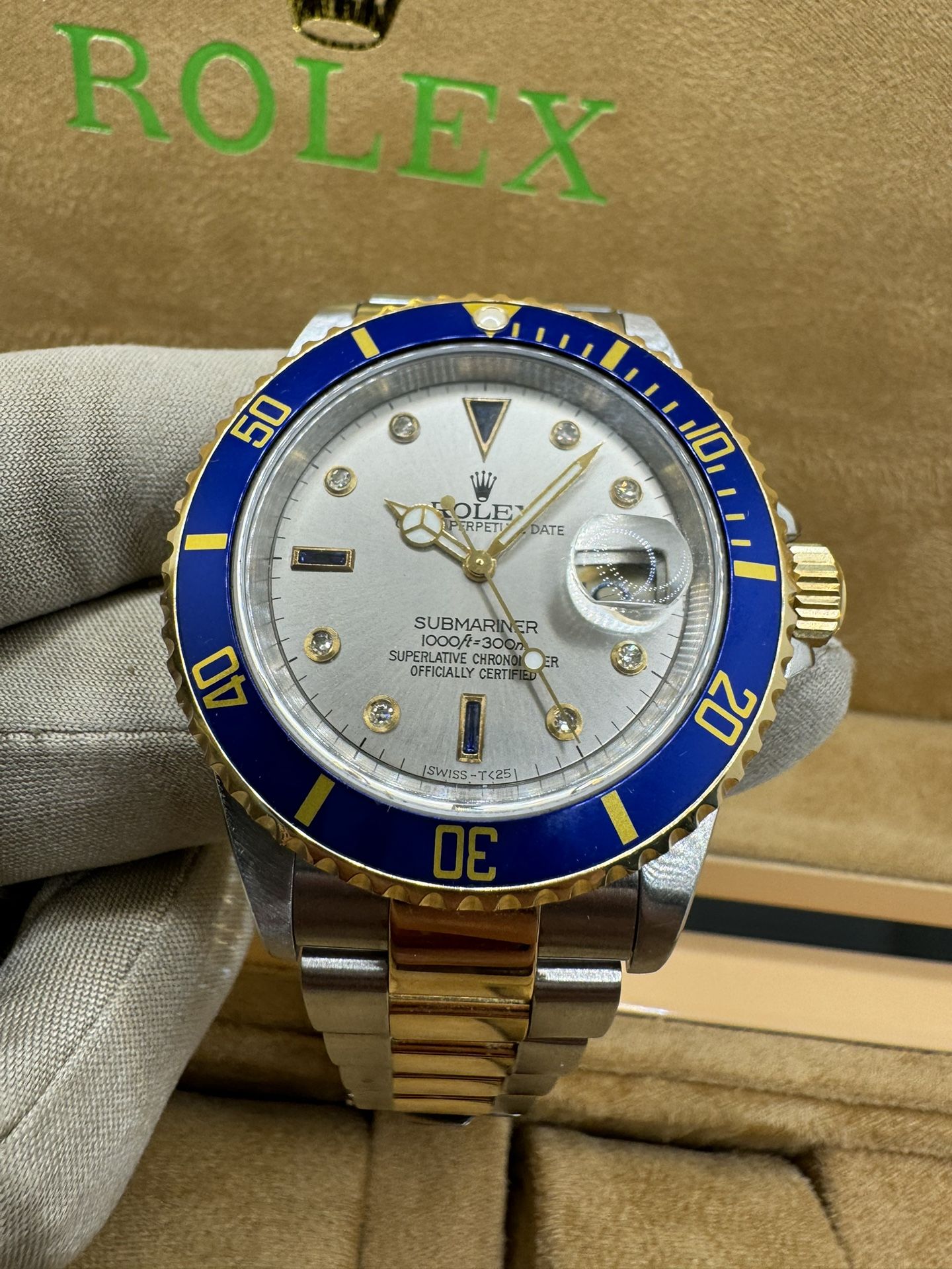Rolex Submariner 40 Factory Diamond Serti Dial 18k Yellow Gold