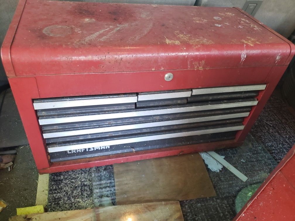 Craftsman Upper And Lower Tool Chest With Tools