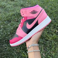 Jordan 1 Mid GS “Coral Chalk” Size 6Y/7.5W