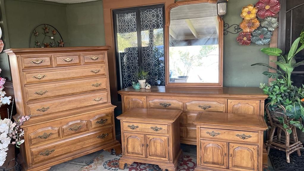 Thomasville Solid Wood Furniture Set for Sale in Avondale, AZ OfferUp