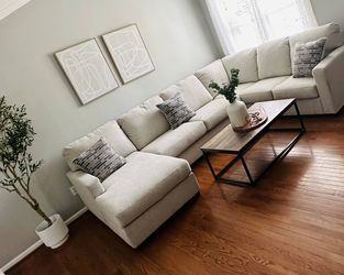 Olivia 🎉 brand new/ modern/luxury 🌼 Living Room Sectional Couch with Chaise