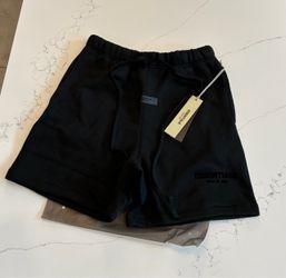 Black essential shorts
