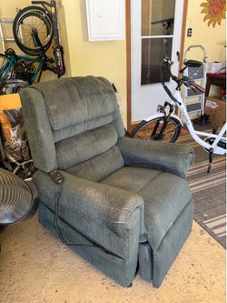 Free reclining lift chair