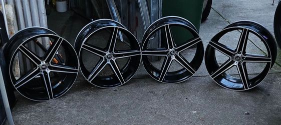 Pre-Owned: Aftermarket 22×9" 5lug Rims