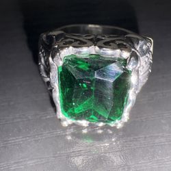 Crown Green Emerald Ring