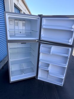 Whirlpool stainless steel apartment size refrigerator works great clean ready to use FREE LOCAL DROP OFF