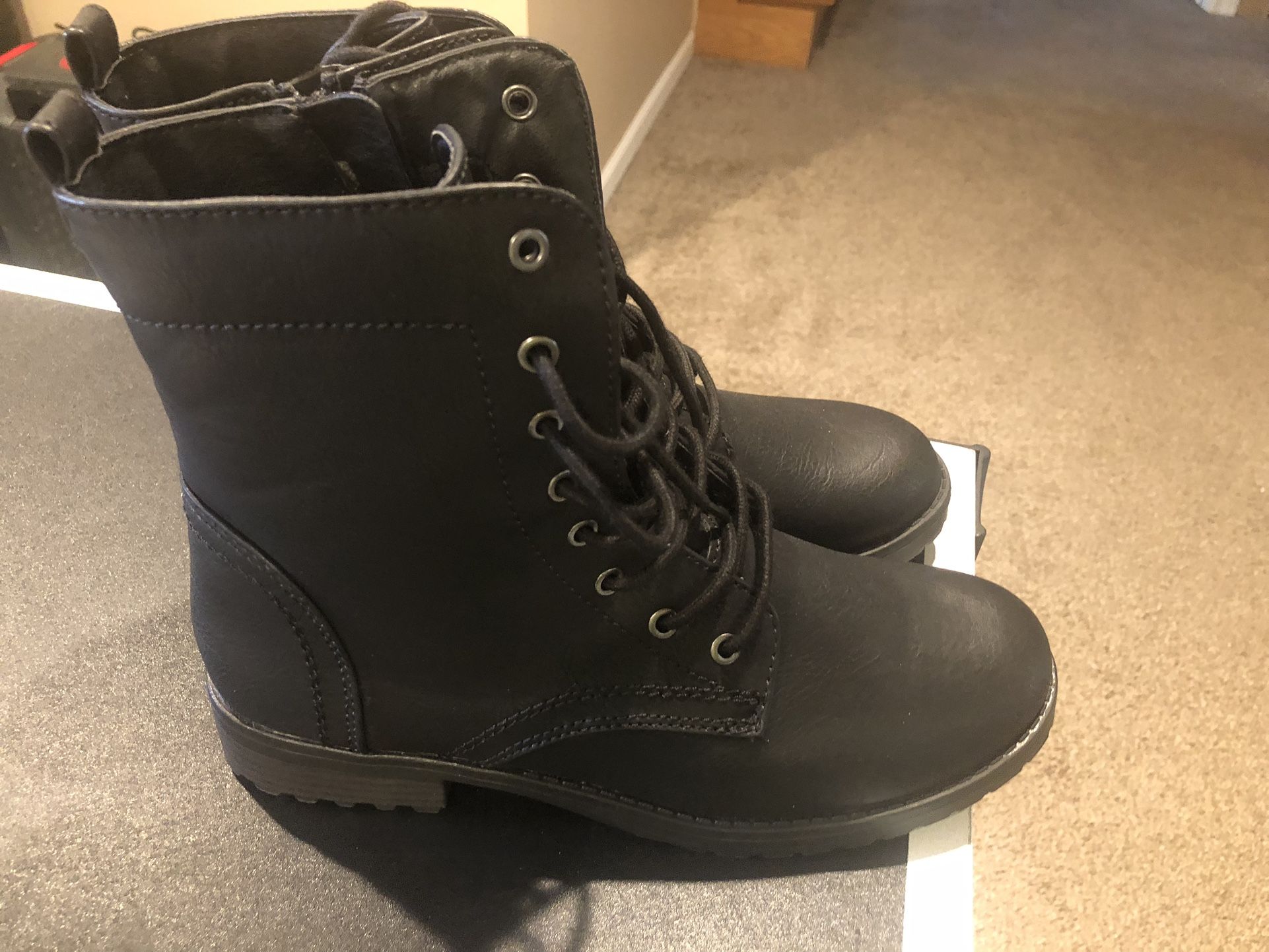 Brand New, Amazon Essentials Women’s Boot Size 9