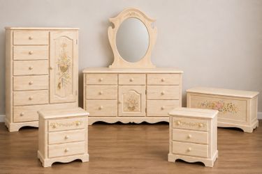 Vintage 6-Piece Solid Wood Bedroom Set with Floral Detail