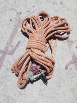 Tree climbing rope, pulley and 1 caribener