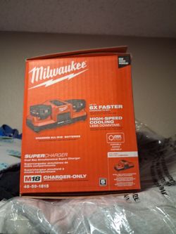 Milwaukee M18 Dual Bay Super Charger
