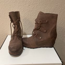 Sorel brown heel boots