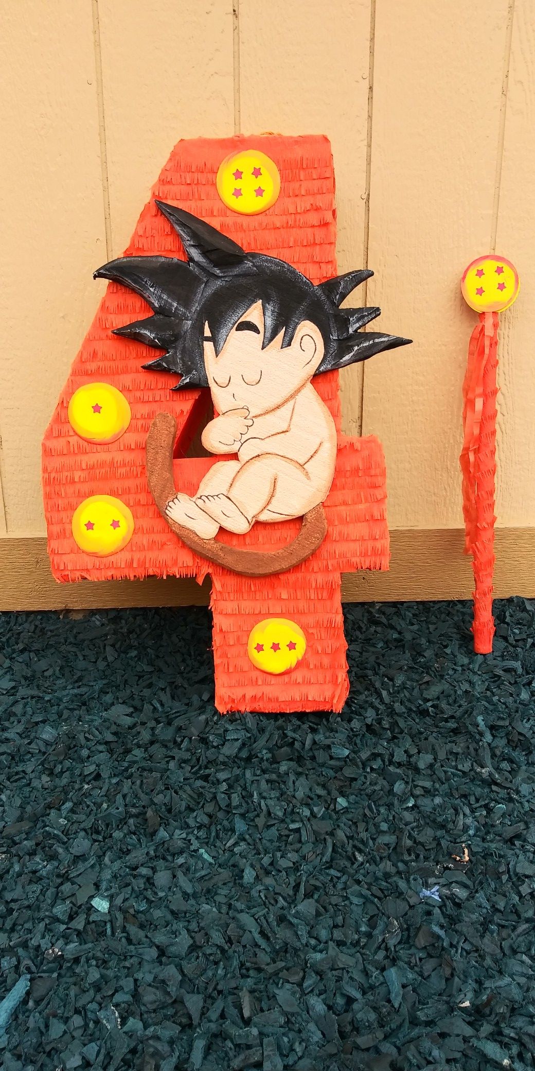 Piñata Goku bebé y las esferas del dragon