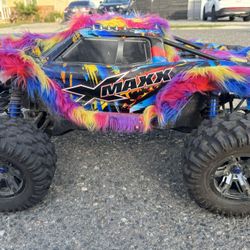 Traxxas X Maxx Monster Truck 1/5 Scale With Batteries And Charger