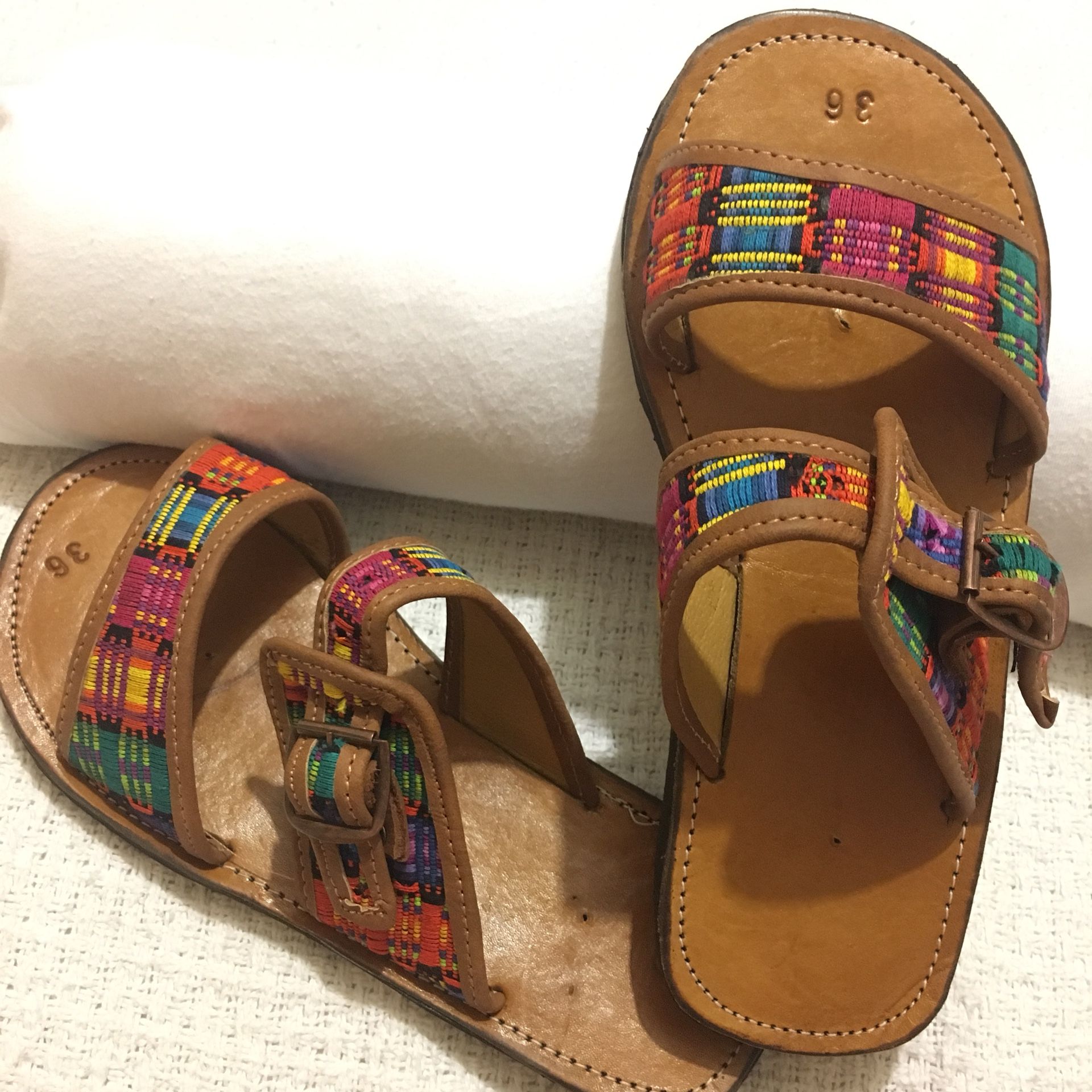 Sandalias con cuero típicas, size 6, handmade Guatemala
