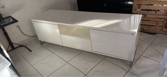 Free White Gloss TV Stand Media Console