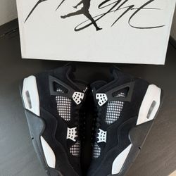 BRAND NEW JORDAN 4 “WHITE THUNDER”